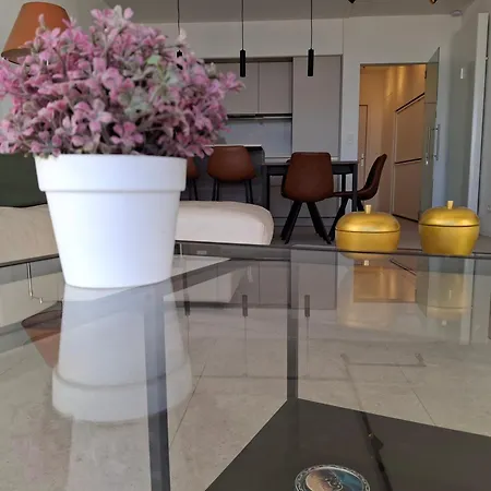 Apartment Met Zeezicht